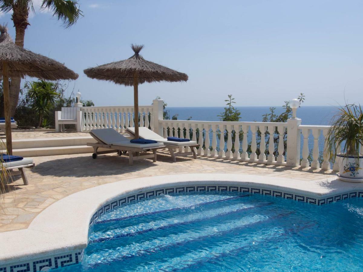 Frontline Villa, Five Star Deluxe エル・カンページョ エクステリア 写真
