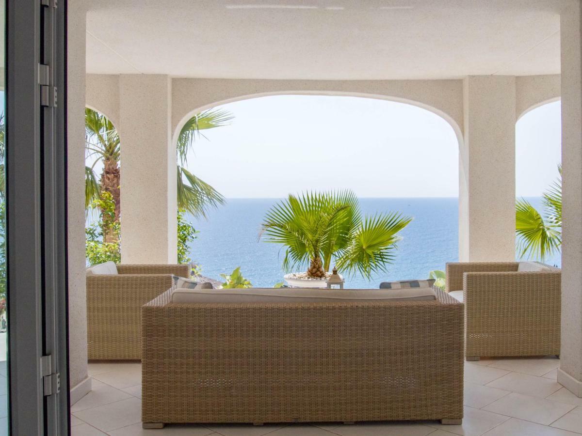 Frontline Villa, Five Star Deluxe エル・カンページョ エクステリア 写真