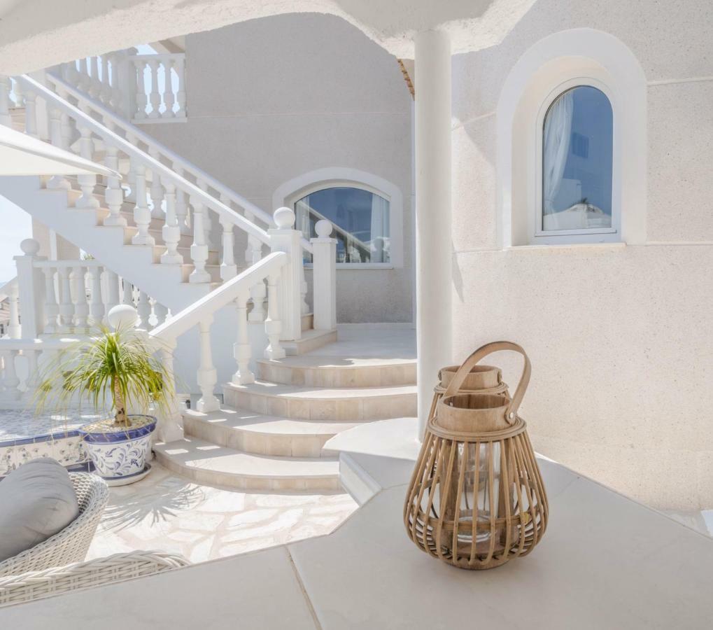 Frontline Villa, Five Star Deluxe エル・カンページョ エクステリア 写真